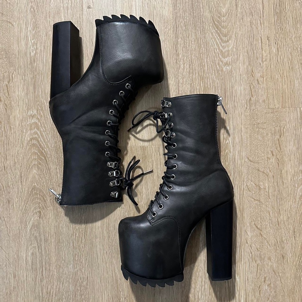 Current mood Nola boots